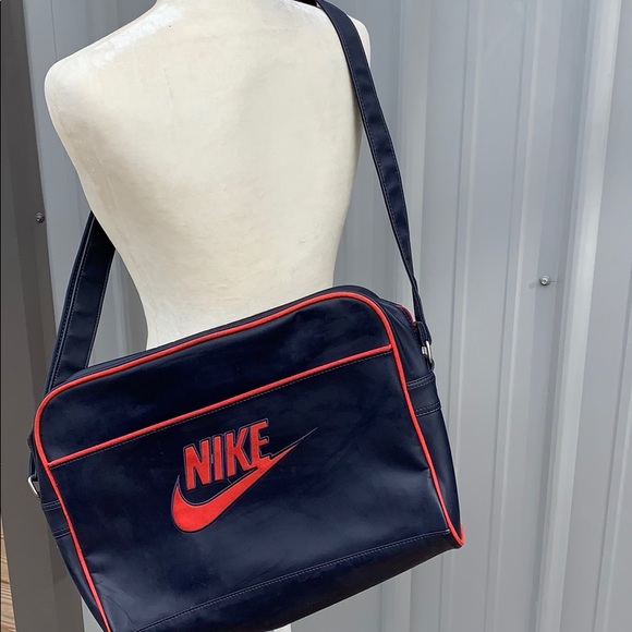 - Nike Messenger - Picture 2 of 10